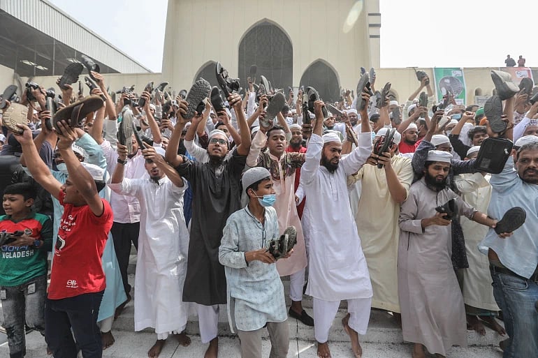 சொந்த நாட்டை அடுத்து பக்கத்து நாட்டினரும் எதிர்க்கும் மோடி : வங்கதேச பயணத்திற்கு இளைஞர்கள் எதிர்ப்பு!