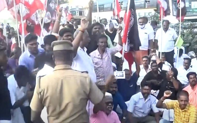 “பா.ஜ.க, பா.ம.க சொல்லுக்கு ஆடும் அ.தி.மு.க தலைமை” : வேட்பாளர் அறிவிப்புக்கு எதிராக தொண்டர்கள் போர்க்கொடி!