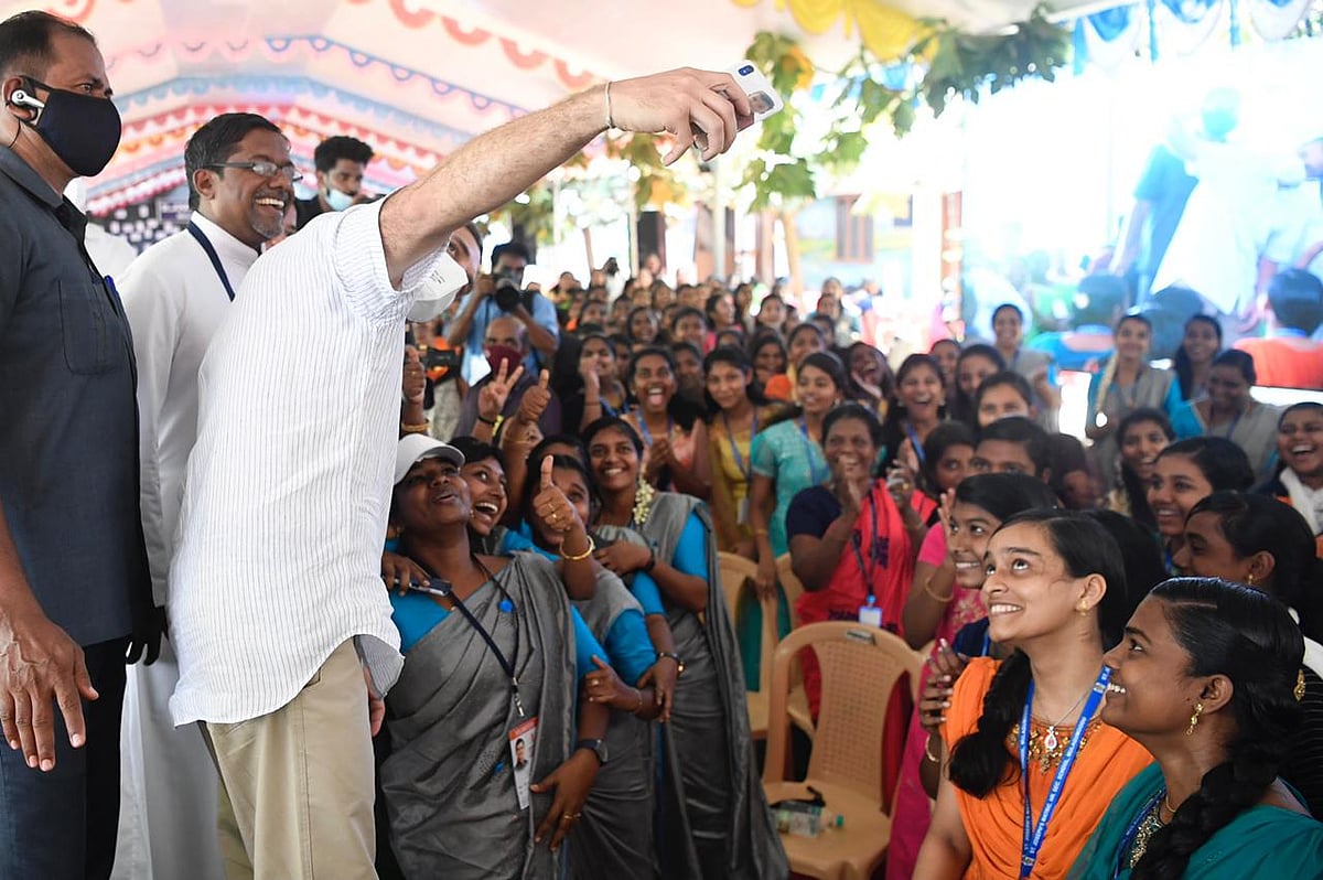 மூச்சு விடாமல் தண்டால் எடுத்து எடுத்து அசத்திய ராகுல் காந்தி - கன்னியாகுமரியில் மாணவர்களிடையே நெகிழ்ச்சி!