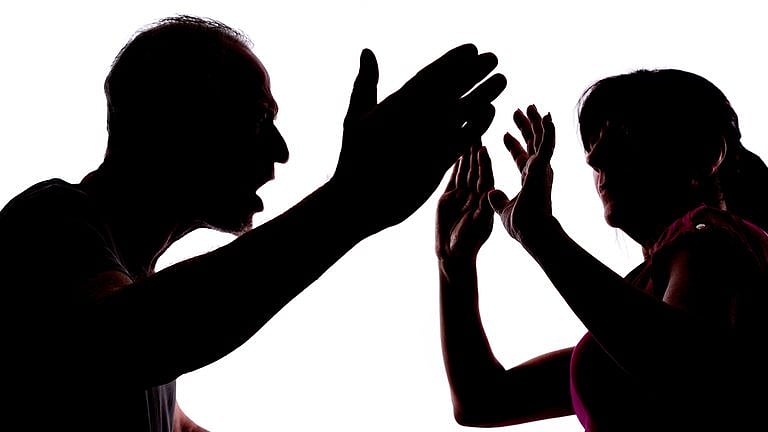 “ஊரடங்கால் அதிகரித்த பெண்களுக்கு எதிரான வன்முறைகள்” - தேசிய பெண்கள் ஆணையம் வெளியிட்ட அதிர்ச்சி தகவல்!