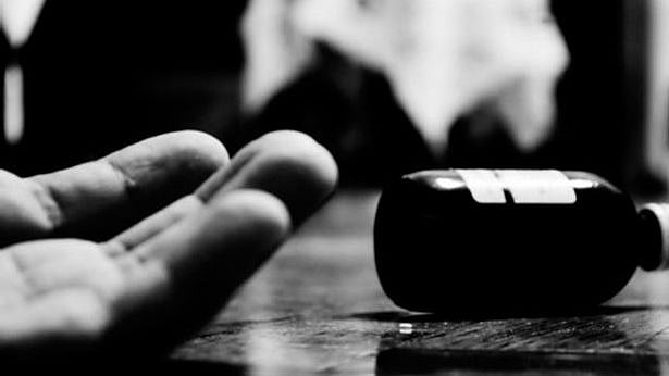 காதல் மனைவியை பிரித்ததால், அவரது வீட்டு முன்பே தற்கொலை செய்துகொண்ட கணவன் - ஜோலார்பேட்டை அருகே சோகம்!