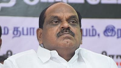 ‘லேப்டாப் கொடுக்கவில்லை’ என்று புகார் சொன்ன மாணவி : டெண்டர் எடுத்தவன் மேல் பழியைப் போட்ட வைத்திலிங்கம்!