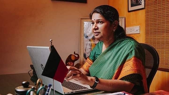 திசைமாறி சென்ற தமிழக மீனவர்களை கைது செய்த மாலத்தீவு கடற்படை.. கனிமொழி எம்.பி நடவடிக்கையால் விடுதலை!