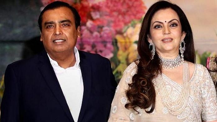 “அம்பானியின் மனைவியாக இருப்பதெல்லாம் சாதனையா?” - வருகைதரு பேராசிரியராக நியமித்ததற்கு மாணவர்கள் எதிர்ப்பு!