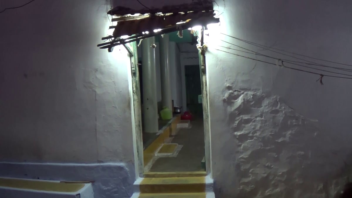 முறையற்ற உறவால் சிதைந்த குடும்பம்: வறுமையால் குழந்தைகளுக்கு விஷம் கொடுத்து தாய் தற்கொலை.. சேலத்தில் சோகம்