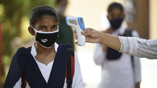 பள்ளிகளில் வேகமெடுக்கும் கொரோனா : எடப்பாடி அரசின் அவசர கதியால் பாதிப்புக்குள்ளாகும் பள்ளி மாணவர்கள் !