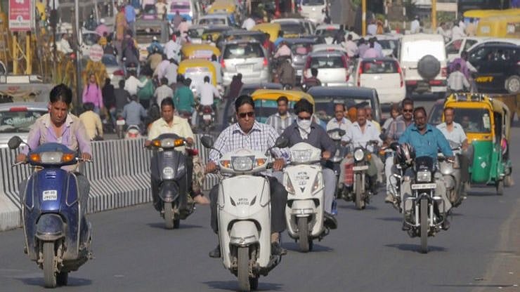 "பெட்ரோல் விலையோடு, வாகனங்களின் புதுப்பித்தல் கட்டணத்தையும் பல மடங்கு உயர்த்துவோம்” : மோடி அரசு அராஜகம்!