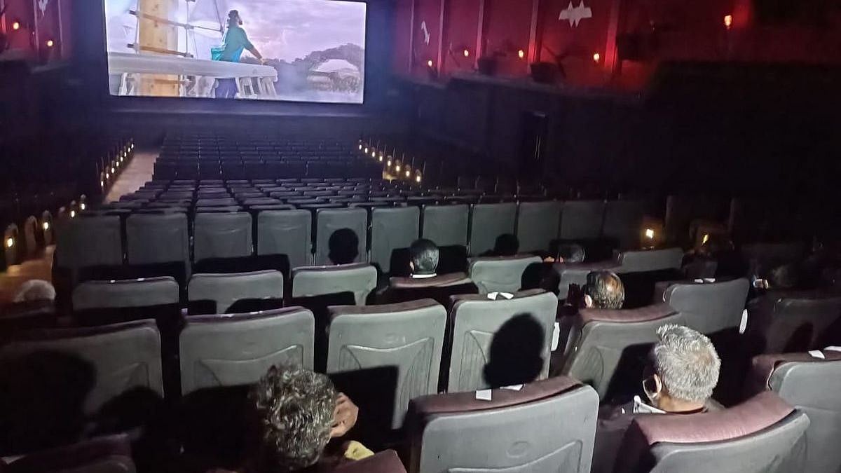 OTTக்கு செல்லும் புதுப்படங்கள்; ரீ ரிலீசாகும் பழைய வெற்றி படங்கள்: ரசிகர்களை ஈர்க்க தியேட்டர்கள் வியூகம்!