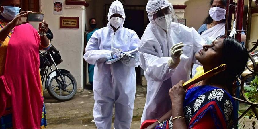 மீண்டும் உச்சமடையும் கொரோனா தொற்று : இன்று ஒரே நாளில் தமிழகத்தில் 989 பேருக்கு பாதிப்பு - 9 பேர் பலி!