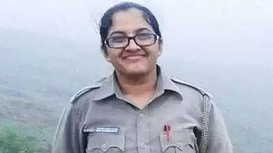 ‘லேடி சிங்கம்’ என்றழைக்கப்பட்ட வனத்துறை அதிகாரி துப்பாக்கியால் சுட்டுக்கொண்டு தற்கொலை - நடந்தது என்ன?