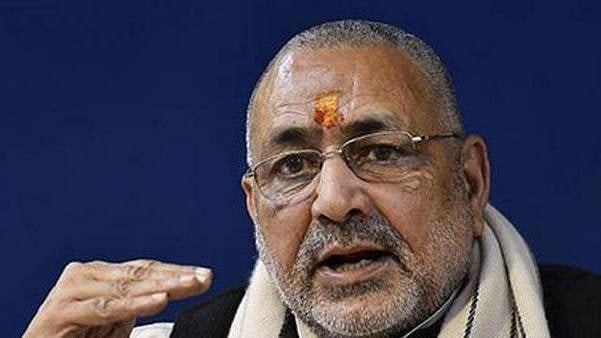 “அரசு அதிகாரிகளை  தடியால் அடியுங்கள்” : மத்திய அமைச்சரின் சர்ச்சை கருத்துக்கு வலுக்கும் எதிர்ப்பு !