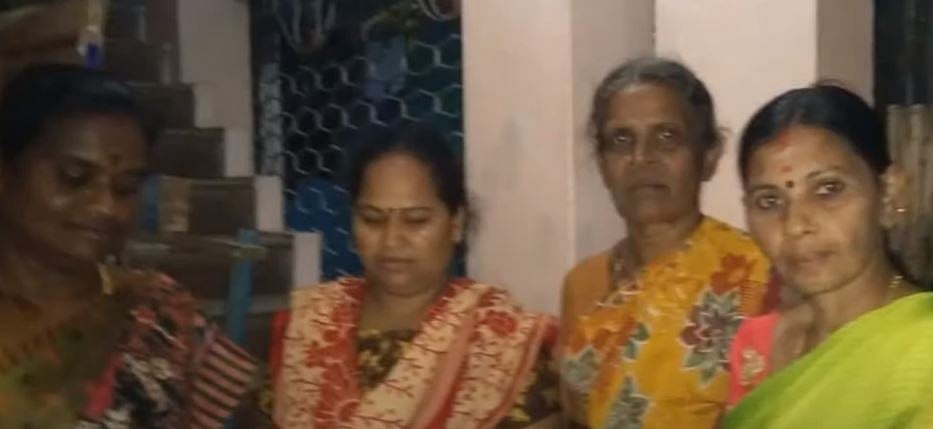 போட்டிப்போட்டு பரிசு பொருள் வழங்கும் பாஜக - அதிமுக : கேள்வி கேட்ட திமுகவினரை மிரட்டும் பாஜக!