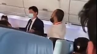 மோடி பெயரைச் சொல்லி தகராறு செய்த பயணி... பாதி வழியில் தரையிறங்கிய விமானம்! #Video