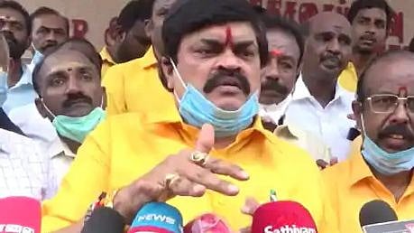 “அவனைப் பற்றி கேள்வி கேட்டால் அடிப்பேன்” : பேட்டியின்போது செய்தியாளர்களை மிரட்டிய அராஜக அமைச்சர் !