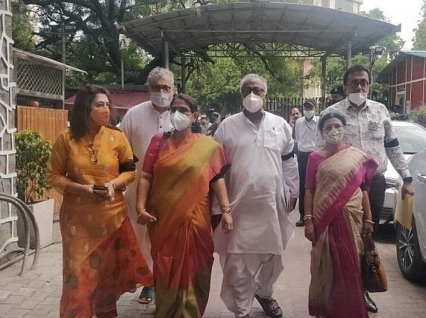 “எந்த பொத்தானை அழுத்தினாலும் பாஜகவுக்கு வாக்குகள் பதிவாகிறது”: மே.வங்கத்தில் மோடி அரசு நடத்திய குளறுபடி !