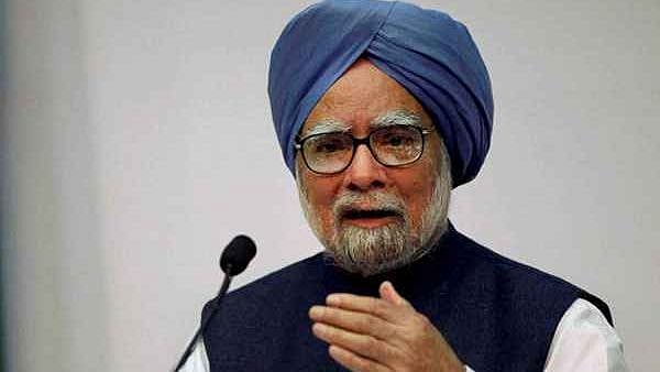 "பணமதிப்பிழப்பால், முறைசாரா தொழிலை அழித்த மோடி " - மத்திய அரசை சாடிய மன்மோகன் சிங்!