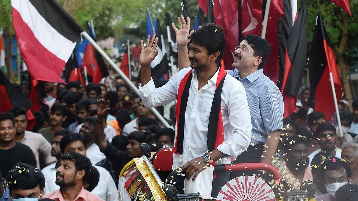 ஆட்டோவில் பிரச்சாரம் செய்து வாக்கு சேகரிப்பில் ஈடுபட்ட உதயநிதி ஸ்டாலின் : உற்சாக வரவேற்பு கொடுத்த மக்கள்!