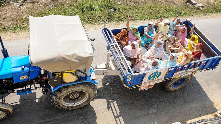 மகளிர் தினத்தில் விவசாயிகள் போராட்டத்திற்கு தலைமை தாங்கிய பெண்கள்... பா.ஜ.க அரசுக்கு எதிராக முழக்கம்!