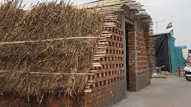 ”வேளாண் சட்டங்களை வாபஸ் பெறும்வரை கிளம்ப போவதில்லை” - டெல்லி எல்லையில் வீடுகளைக் கட்டி வரும் விவசாயிகள்!