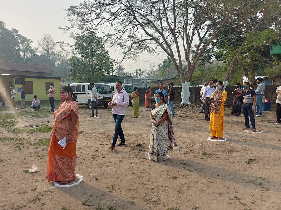 அசாம், மேற்கு வங்கத்தில் இன்று முதற்கட்டத் தேர்தல் : வாக்குப்பதிவில் குளறுபடியை ஏற்படுத்த பா.ஜ.க திட்டம்?