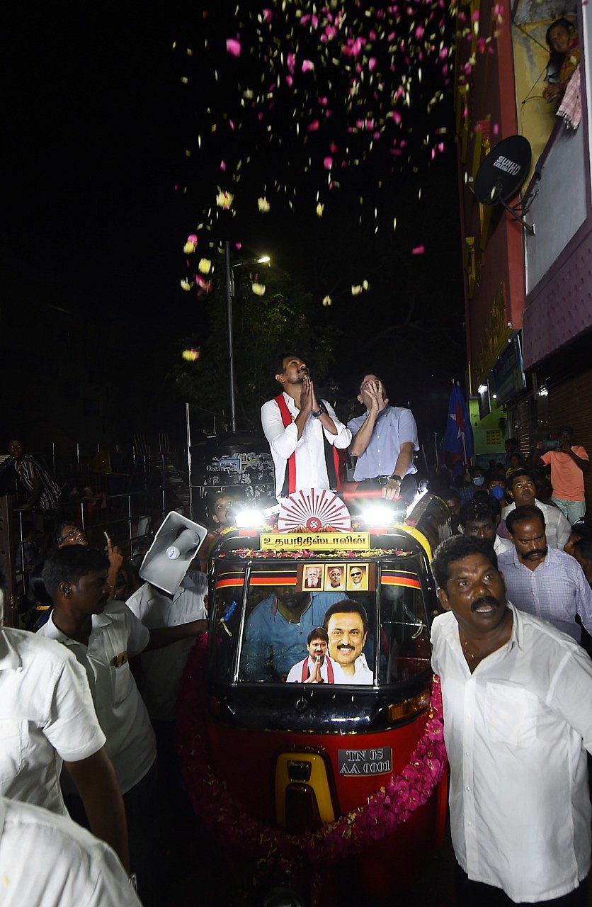 ஆட்டோவில் பிரச்சாரம் செய்து வாக்கு சேகரிப்பில் ஈடுபட்ட உதயநிதி ஸ்டாலின் : உற்சாக வரவேற்பு கொடுத்த மக்கள்!