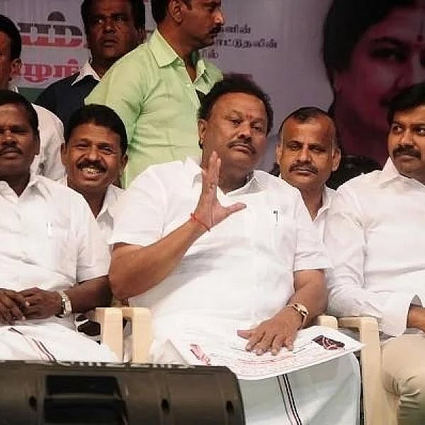 “அமைச்சராக இருந்து என்ன செஞ்சீங்க”: திண்டுக்கல் சீனிவாசன் செல்லும் இடமெல்லாம் விரட்டியடிக்கும் பொதுமக்கள்