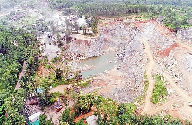 “தமிழ்நாட்டில் விதிகளின்படியே குவாரிகளுக்கு அனுமதி அளிக்கப்பட்டது” : அவதூறுகளுக்கு அமைச்சர் பதிலடி !