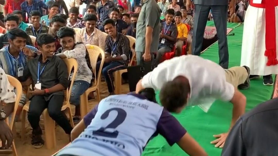 மூச்சு விடாமல் தண்டால் எடுத்து எடுத்து அசத்திய ராகுல் காந்தி - கன்னியாகுமரியில் மாணவர்களிடையே நெகிழ்ச்சி!