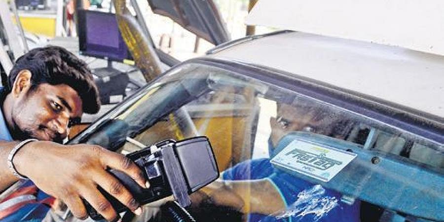 இப்படியும் கூச்சமில்லாமல் பொய் சொல்ல முடியுமா? : இந்தியர்களை வியப்பில் ஆழ்த்தும் அமைச்சர் நிதின் கட்கரி!