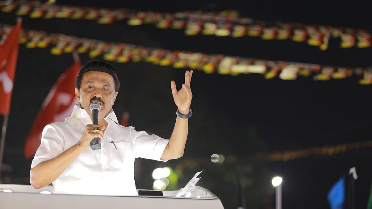 "பயப்படாம தடுப்பூசி போட்டுக்கோங்க” : தேர்தல் பரப்புரைக்கு இடையே விழிப்புணர்வை ஏற்படுத்தும் மு.க.ஸ்டாலின்!