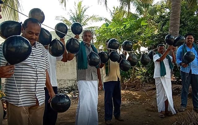 தமிழர்களோடு சேர்ந்து #GoBackModi  ட்ரெண்ட் செய்யும் பாஜக , அதிமுக அடிமைகள்!