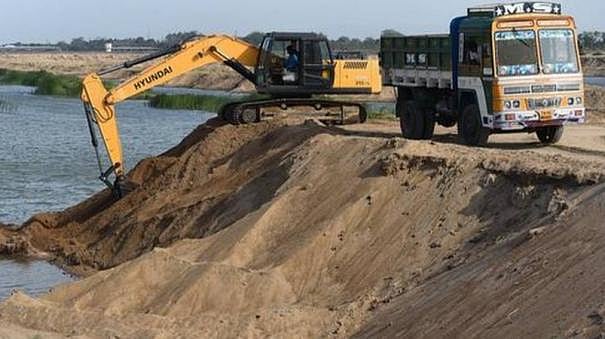 எம்.சாண்ட் தயாரிப்பில் ஆளுங்கட்சியினர் பல்லாயிரம் கோடி முறைகேடு... வேடிக்கை பார்க்கும் கனிமவளத்துறை!