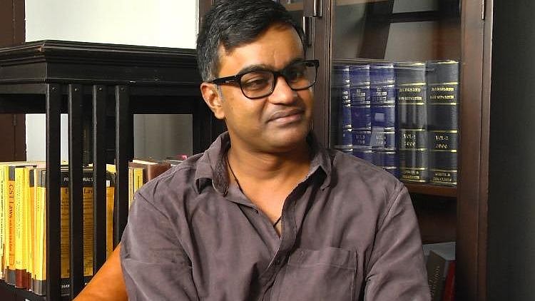 பெரியாருக்கு அவமரியாதை : வறுத்தெடுத்த நெட்டிசன்கள் - மன்னிப்புக் கோரிய இயக்குநர் செல்வராகவன் ! (Video)