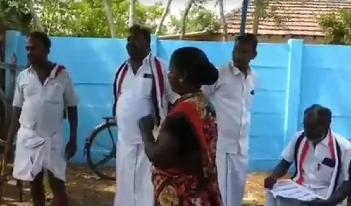 ஒரு ஓட்டுக்கு ரூ.7500, ஒரு பட்டுப்புடவைக்கு டோக்கன்: நாகையில் தேர்தலன்று டோக்கன் விநியோகித்த அதிமுகவினர்!