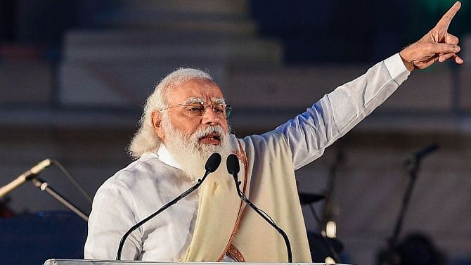 பாஜக வேட்பாளர் காரில் பயணித்த வாக்குப்பெட்டி : அதிகாரிகள் சஸ்பெண்ட் - தேர்தல் ஆணையத்தின் ’டக்கு’ இதுதானா?