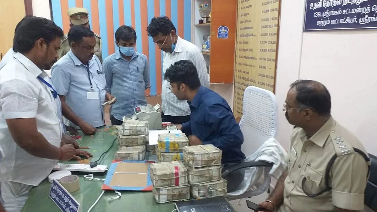 அ.தி.மு.க வேட்பாளருக்கு வந்த பணத்தை அள்ளிய கொள்ளையர்கள்... ரூ. 1 கோடி பறிமுதல் வழக்கில் திடீர் திருப்பம்!