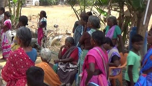 காதலனின் தந்தையை குத்திக் கொலை செய்த பெண்ணின் உறவினர்கள்... சேலம் அருகே பயங்கரம்!