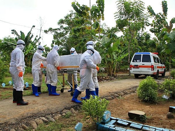 “கைவிடப்பட்ட கொரோனா நோயாளிகளின் உடலை தகனம் செய்யும் இஸ்லாமிய சகோதர்கள்” : மரிக்காத மனிதநேயம்!