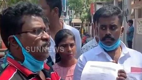 பல்வேறு இடங்களில் கள்ள ஓட்டு போட்ட அ.தி.மு.க-பா.ஜ.கவினர் : வாக்காளர்கள் ‘பகீர்’ குற்றச்சாட்டு!