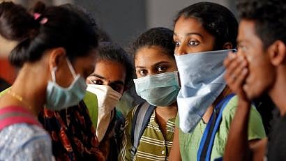 தமிழகத்தில் ஒரே நாளில் 10,723 பேருக்கு கொரோனா தொற்று... கடந்த ஆண்டைவிட கடும் உக்கிரத்தில் இரண்டாம் அலை!