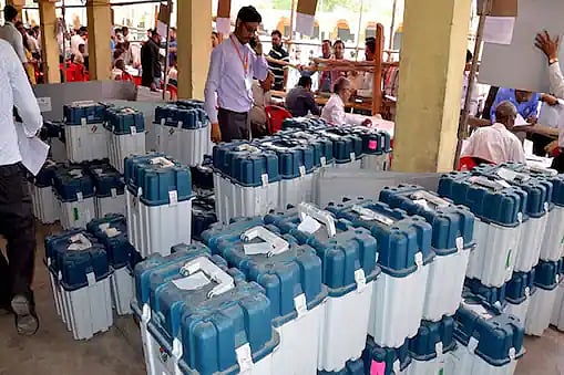 முடிந்தது தேர்தல்: சென்னையில் வாக்குப்பதிவு எந்திரங்களுக்கு 3 அடுக்கு பாதுகாப்பு ; முழுவீச்சில் ஏற்பாடு !
