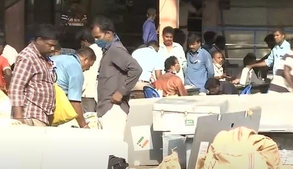 முடிந்தது தேர்தல்: சென்னையில் வாக்குப்பதிவு எந்திரங்களுக்கு 3 அடுக்கு பாதுகாப்பு ; முழுவீச்சில் ஏற்பாடு !