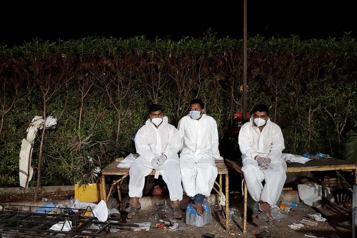 ஓயாமல் எரியும் குஜராத் சுடுகாடுகள்... கொரோனா நோயாளிகளை அடக்கம் செய்ய முடியாமல் திணறும் பா.ஜ.க அரசு!