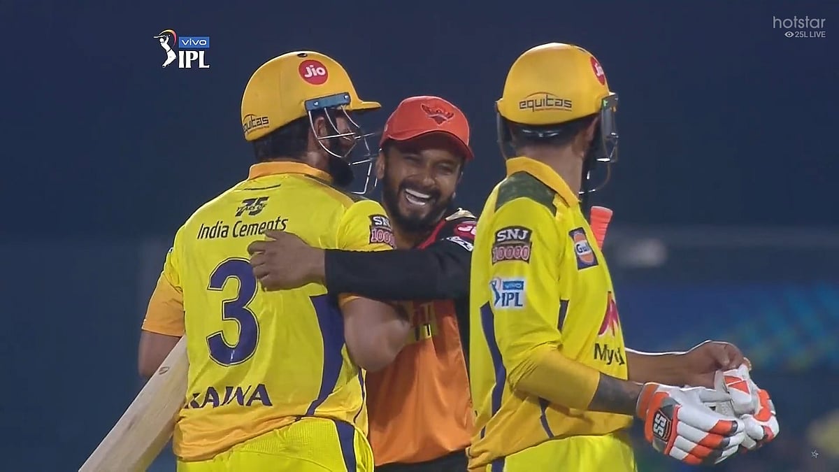 சென்னைக்கு சிரமம் கொடுக்காத ஐதராபாத்; ஒரே நாளில் மீண்டும் டேபிள் டாப்புக்கு வந்த சி.எஸ்.கே! IPL 2021