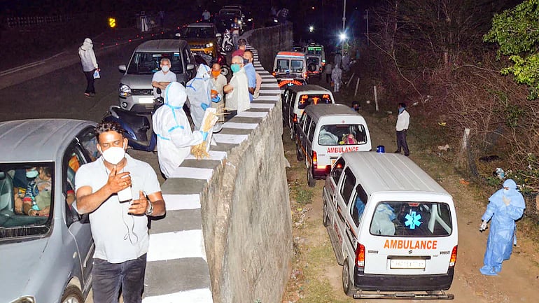 “சடலங்களை எரிக்க சுடுகாடுகளில் இடமில்லை” : வடமாநிலங்களில் ஏற்பட்ட அவலம் - திருவிழா கொண்டாட சொல்லும் மோடி!