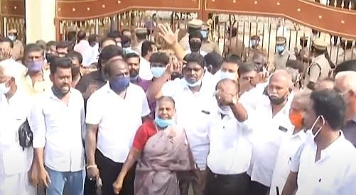 ஆக்சிஜனை சாக்காக வைத்து ஸ்டெர்லைட்டை திறக்க முயல்வதா? - கருத்துக்கேட்பு கூட்டத்தில் பொங்கியெழுந்த மக்கள்