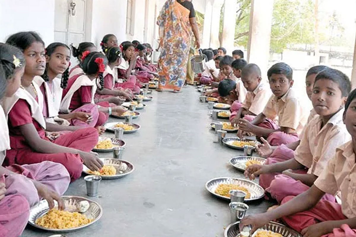 “தாழ்த்தப்பட்டோர் - பழங்குடியினர் முன்னேற்றத்திற்கு பாடுபட்ட கலைஞர் அரசு” : மகுடம் சூடிய தி.மு.க-16