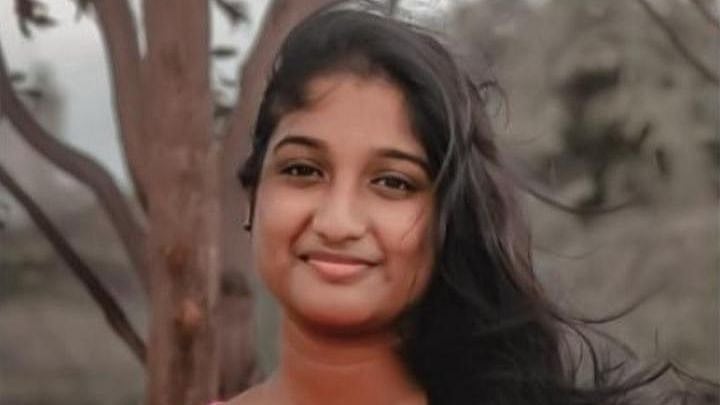 “ஏழைகளுக்கு ஒரு நீதி; ஆள்வோருக்கு ஒரு நீதியா?” : கல்விக் கடன் கிடைக்காததால் மாணவி தற்கொலை - SFI கண்டனம்!