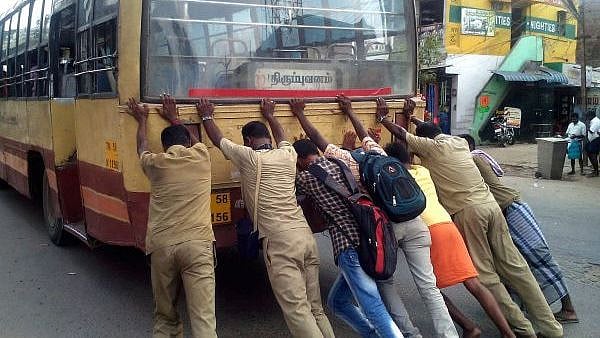 போக்குவரத்து துறையில் ஊழல்: பணத்துக்காக பழைய உதிரி பாகம் வாங்கி மக்கள் உயிரோடு விளையாடும் அ.தி.மு.க அரசு!