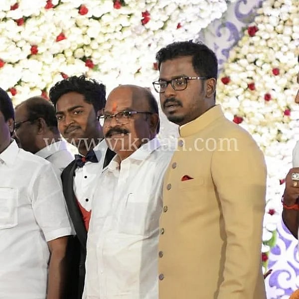 அப்பா வேட்பாளர்.. மகன் போலிஸால் தேடப்படுபவர் : மக்களை கொந்தளிக்க வைக்கும் பொள்ளாச்சி அதிமுக விவகாரம்!